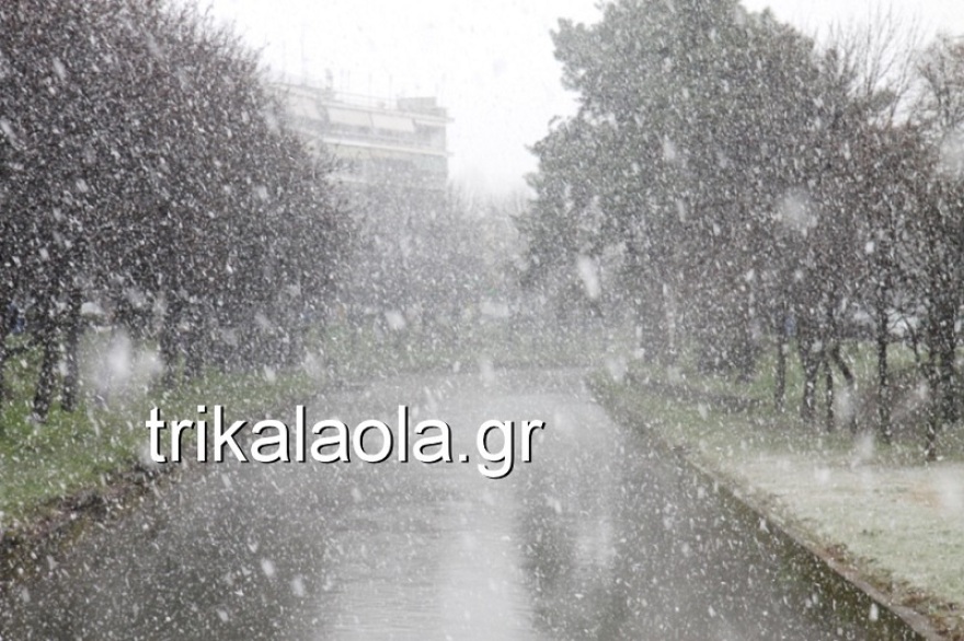 Κακοκαιρία: Χιόνια σε Θεσσαλονίκη, Τρίκαλα και Σαμοθράκη – Δείτε βίντεο