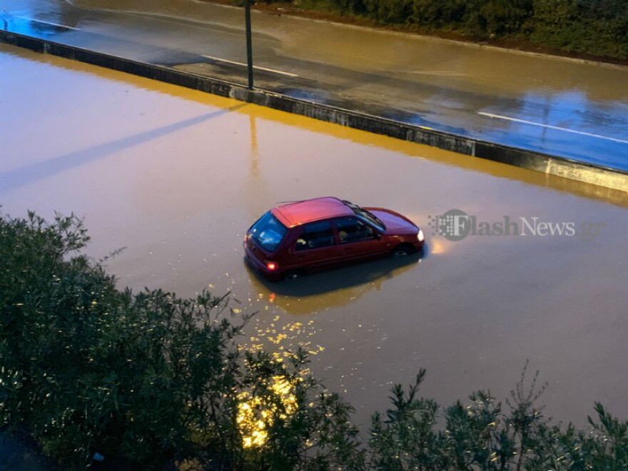Κακοκαιρία: Σαρώνει η «Ωκεανίς» - 6.000 κεραυνοί στο Νότιο Αιγαίο