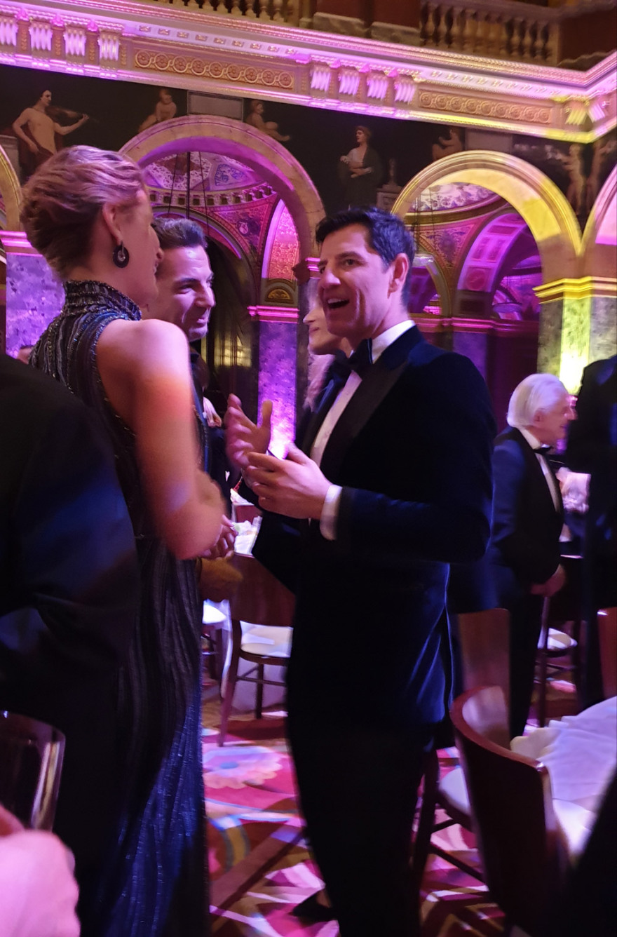  Οι πρίγκιπες του κόσμου βρίσκουν δουλειά σε Έλληνες ανέργους