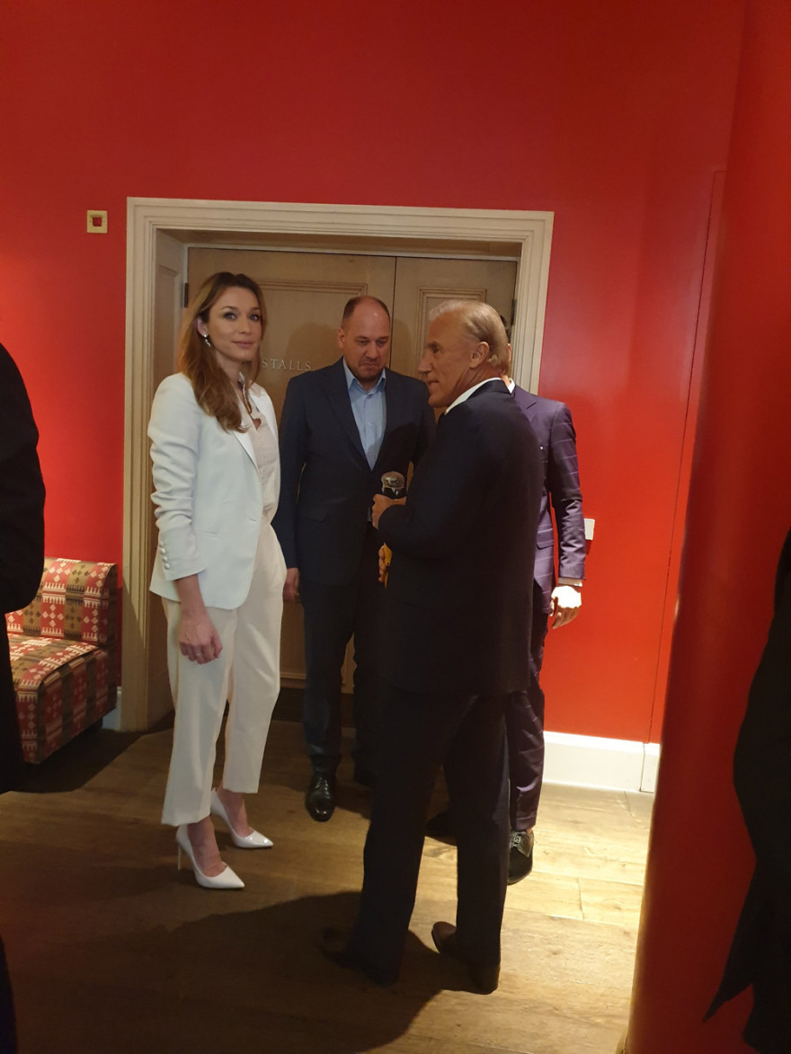  Οι πρίγκιπες του κόσμου βρίσκουν δουλειά σε Έλληνες ανέργους