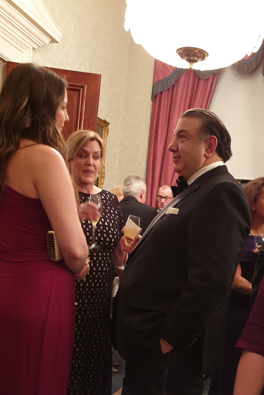  Οι πρίγκιπες του κόσμου βρίσκουν δουλειά σε Έλληνες ανέργους