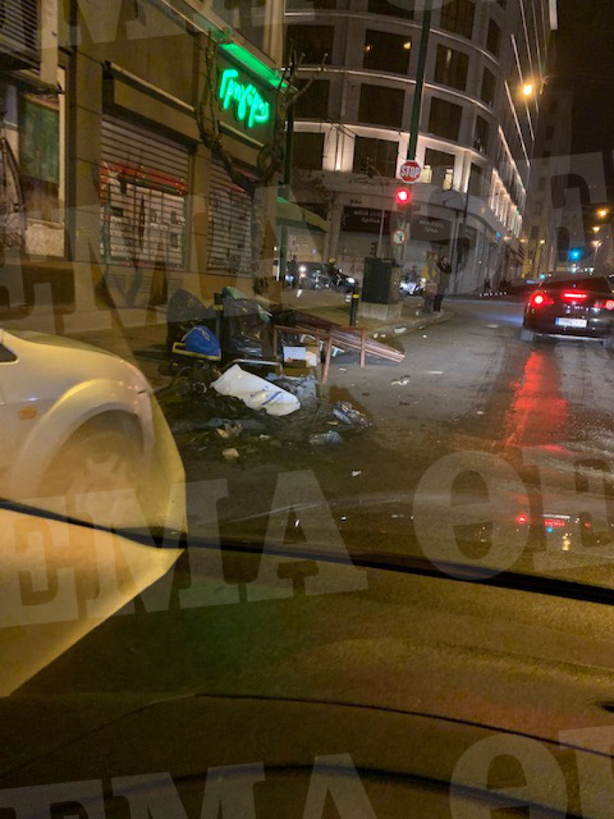 Δακρυγόνα και φωτιές στην Ομόνοια μετά από πορεία για τον θάνατο Νιγηριανού μετανάστη