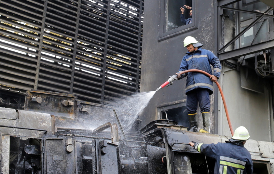 Τραγωδία στο Κάιρο: Τρένο εκτροχιάστηκε και έπεσε στην αποβάθρα - Τουλάχιστον 25 νεκροί