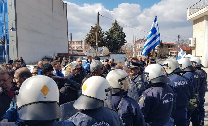 Επεισόδια και τραυματίες στην Πτολεμαΐδα: Φώναξαν «προδότες» στη Γεροβασίλη