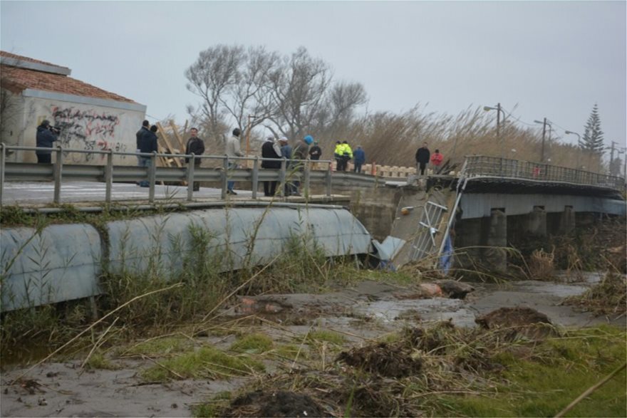 Η κακοκαιρία «διέλυσε» την Κρήτη: Χωριά παραμένουν αποκλεισμένα - Ανυπολόγιστες οι καταστροφές