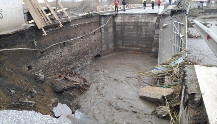 Η κακοκαιρία «διέλυσε» την Κρήτη: Χωριά παραμένουν αποκλεισμένα - Ανυπολόγιστες οι καταστροφές