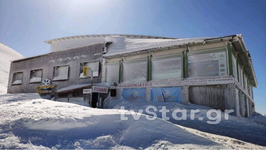 Καιρός-Ωκεανίς: Εντυπωσιακές εικόνες από το χιόνι στο Βελούχι - Έφτασε τα έξι μέτρα! 