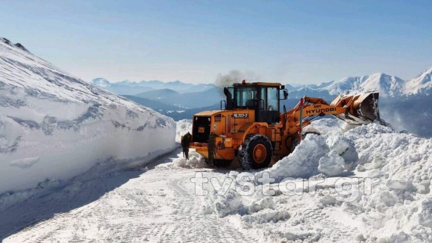 Καιρός-Ωκεανίς: Εντυπωσιακές εικόνες από το χιόνι στο Βελούχι - Έφτασε τα έξι μέτρα! 