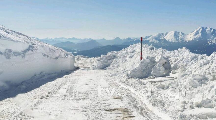 Καιρός-Ωκεανίς: Εντυπωσιακές εικόνες από το χιόνι στο Βελούχι - Έφτασε τα έξι μέτρα! 