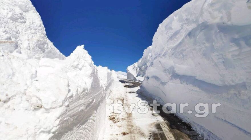 Καιρός-Ωκεανίς: Εντυπωσιακές εικόνες από το χιόνι στο Βελούχι - Έφτασε τα έξι μέτρα! 