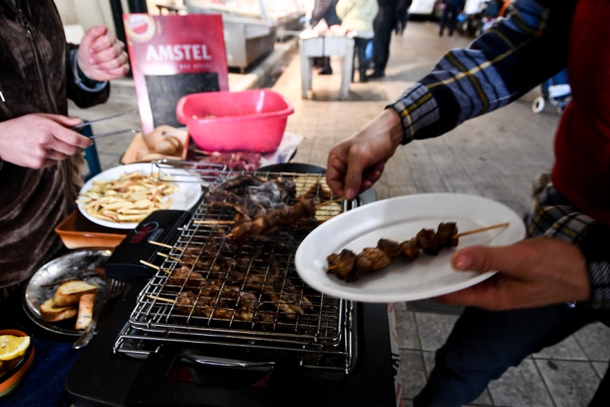 Η Τσικνοπέμπτη σε εικόνες: Όλη η Ελλάδα μια απέραντη... ψησταριά!