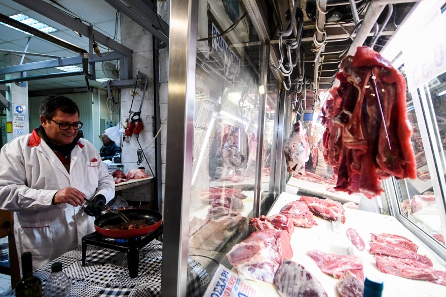 Η Τσικνοπέμπτη σε εικόνες: Όλη η Ελλάδα μια απέραντη... ψησταριά!