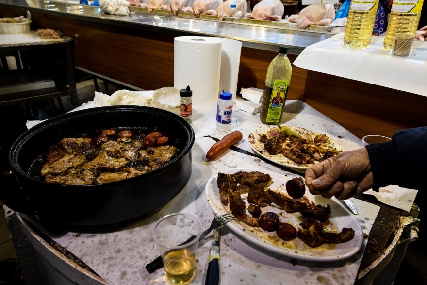 Η Τσικνοπέμπτη σε εικόνες: Όλη η Ελλάδα μια απέραντη... ψησταριά!