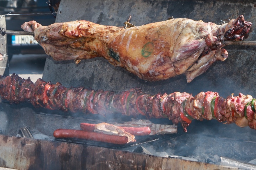 Η Τσικνοπέμπτη σε εικόνες: Όλη η Ελλάδα μια απέραντη... ψησταριά!