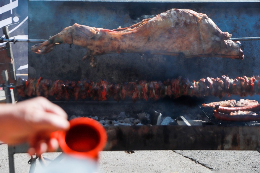 Η Τσικνοπέμπτη σε εικόνες: Όλη η Ελλάδα μια απέραντη... ψησταριά!