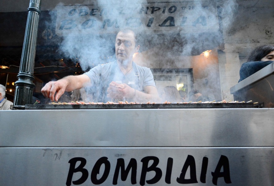 Η Τσικνοπέμπτη σε εικόνες: Όλη η Ελλάδα μια απέραντη... ψησταριά!