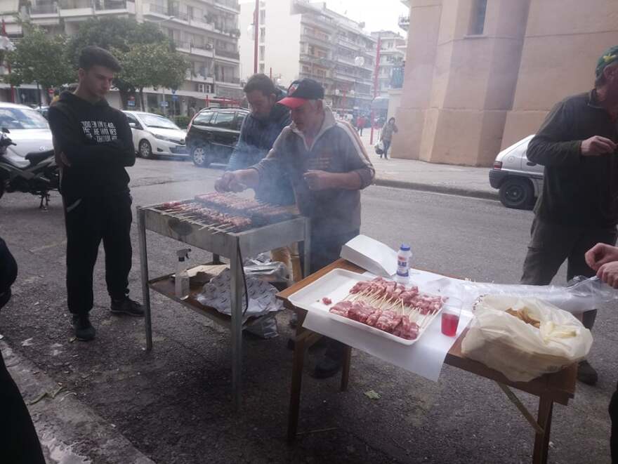 Η Τσικνοπέμπτη σε εικόνες: Όλη η Ελλάδα μια απέραντη... ψησταριά!