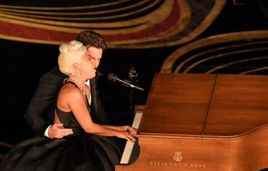 Lady Gaga: Σας ξεγελάσαμε με τον Μπράντλεϊ Κούπερ!