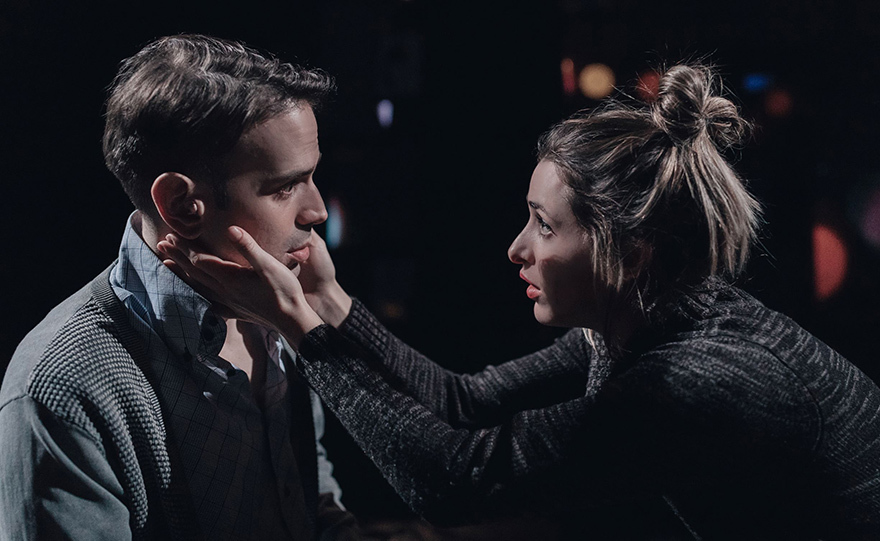 Ποτέ μια αγκαλιά δεν ειπώθηκε με λέξεις