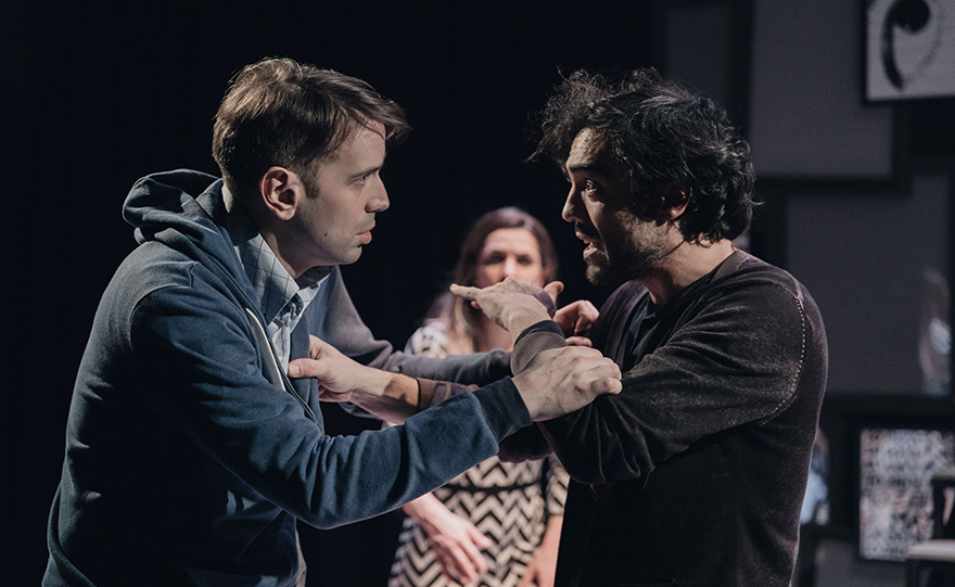 Ποτέ μια αγκαλιά δεν ειπώθηκε με λέξεις