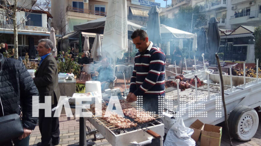 Η Τσικνοπέμπτη σε εικόνες: Όλη η Ελλάδα μια απέραντη... ψησταριά!