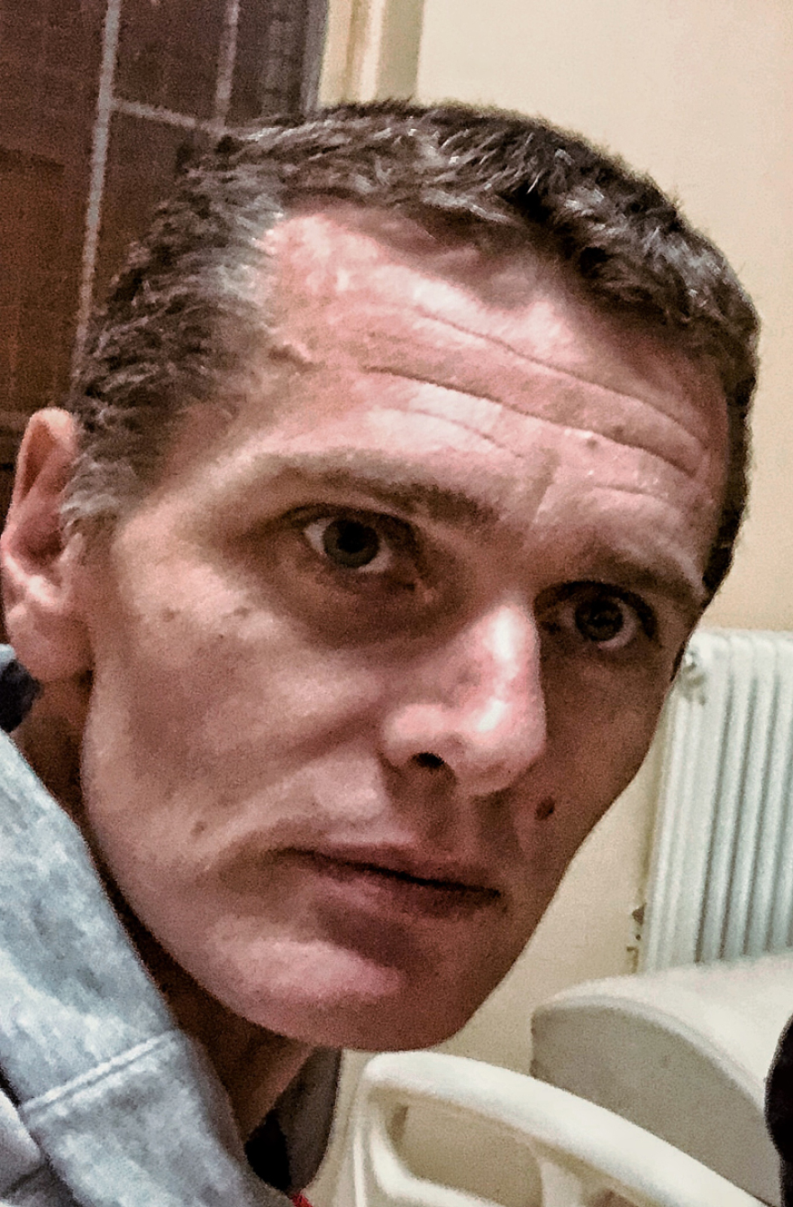 Σοκάρουν οι φωτογραφίες του Mr Bitcoin μέσα από τη φυλακή 