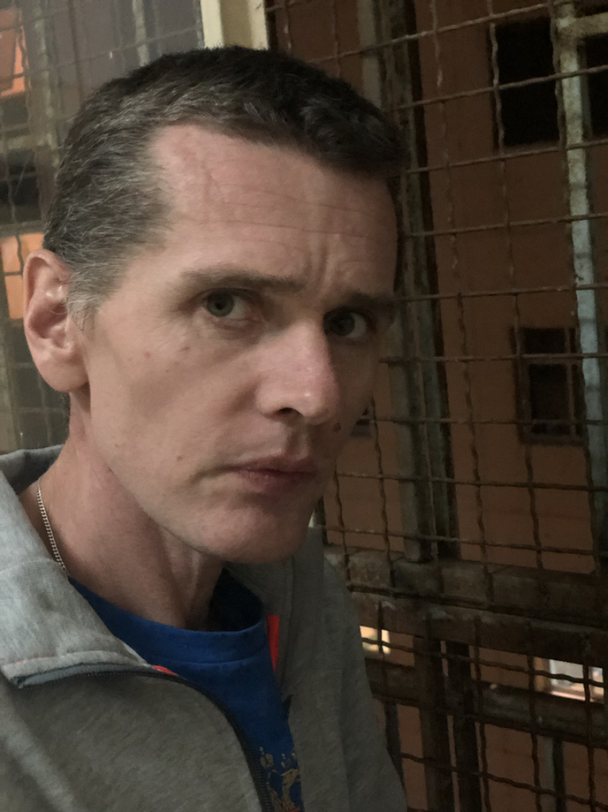 Σοκάρουν οι φωτογραφίες του Mr Bitcoin μέσα από τη φυλακή 