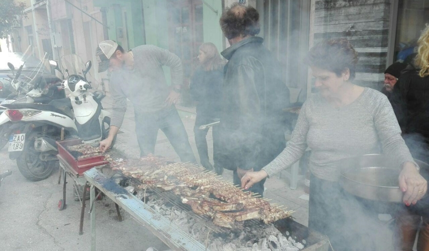 Η Τσικνοπέμπτη σε εικόνες: Όλη η Ελλάδα μια απέραντη... ψησταριά!