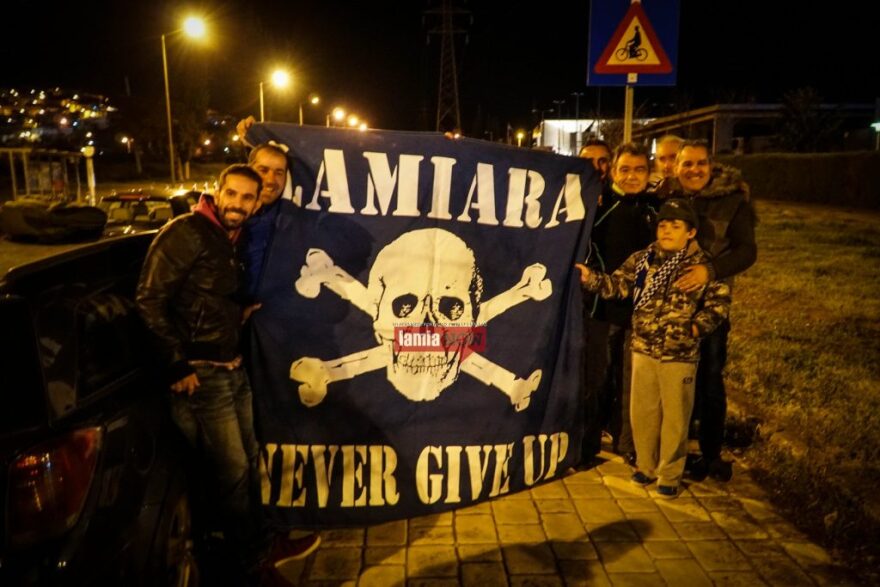 Χαμός στη Λαμία για την υποδοχή της ομάδας μετά την πρόκριση επί του Ολυμπιακού 