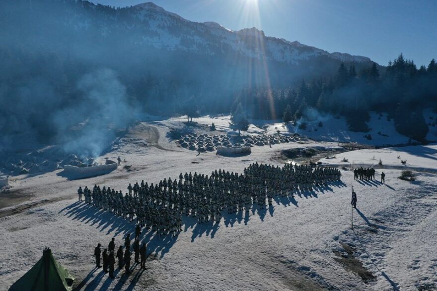 Εντυπωσιακές εικόνες από χειμερινή στρατιωτική εκπαίδευση στο Περτούλι