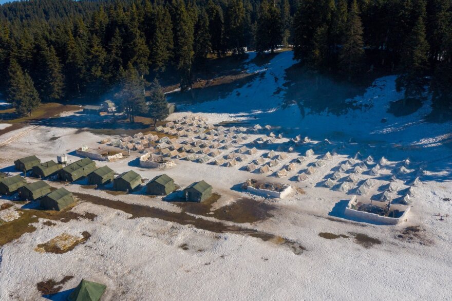 Εντυπωσιακές εικόνες από χειμερινή στρατιωτική εκπαίδευση στο Περτούλι