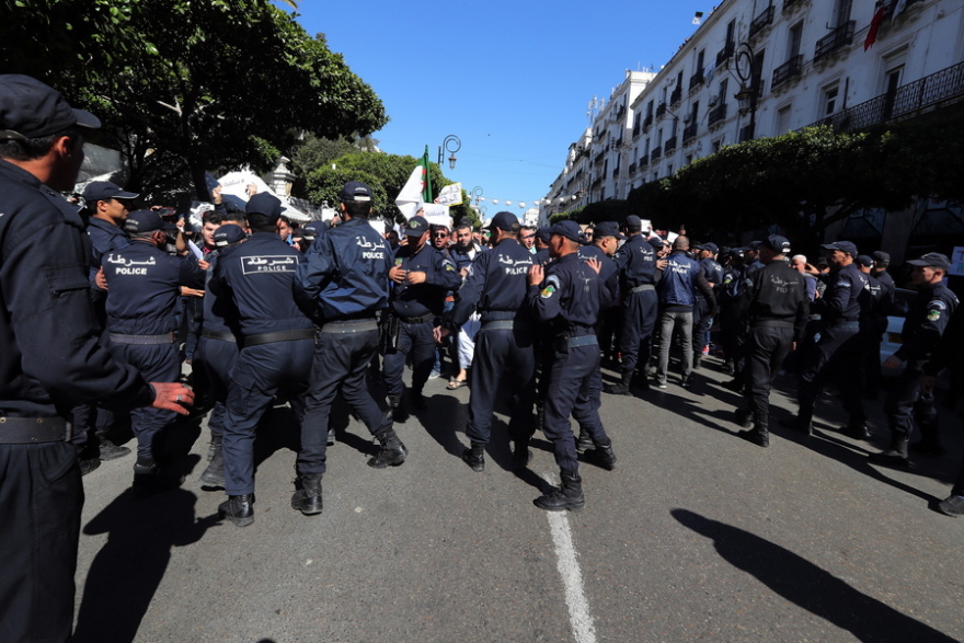 Αλγερία: Ένας νεκρός και 183 τραυματίες σε διαδηλώσεις κατά του προέδρου Μπουτεφλίκα