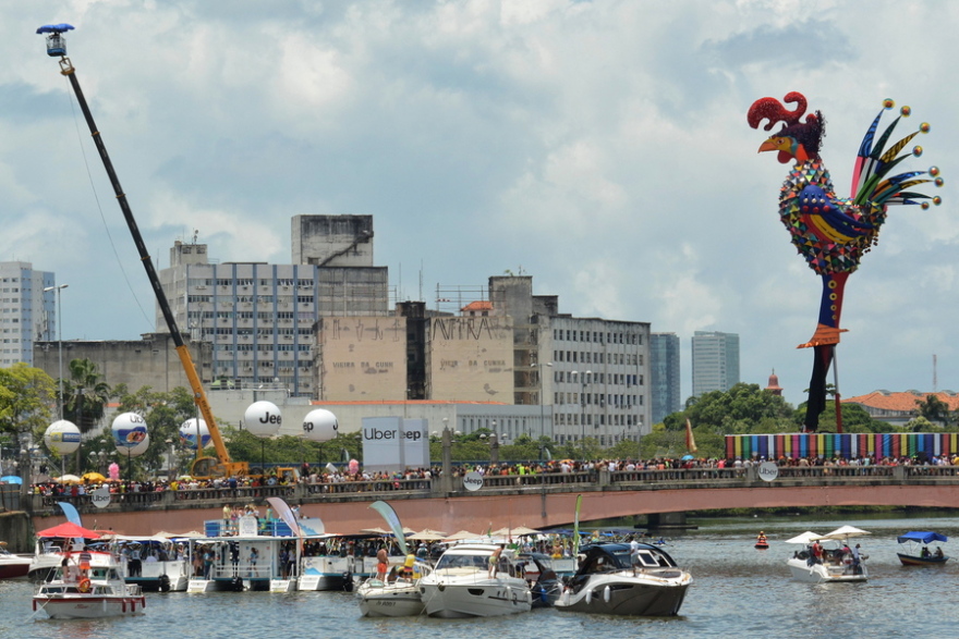 Με επεισόδια και ξέφρενο γλέντι «άνοιξε» το Καρναβάλι του Ρίο ντε Τζανέιρο