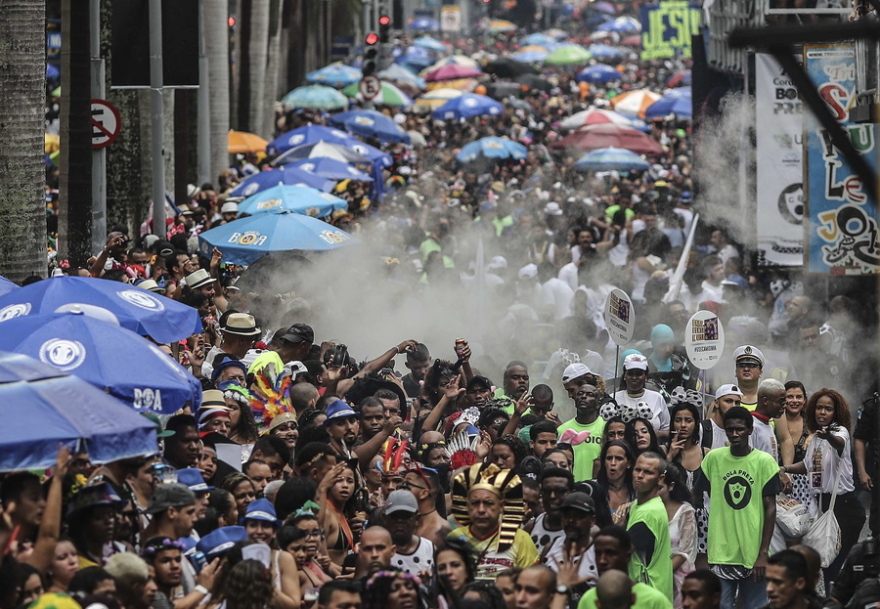 Με επεισόδια και ξέφρενο γλέντι «άνοιξε» το Καρναβάλι του Ρίο ντε Τζανέιρο