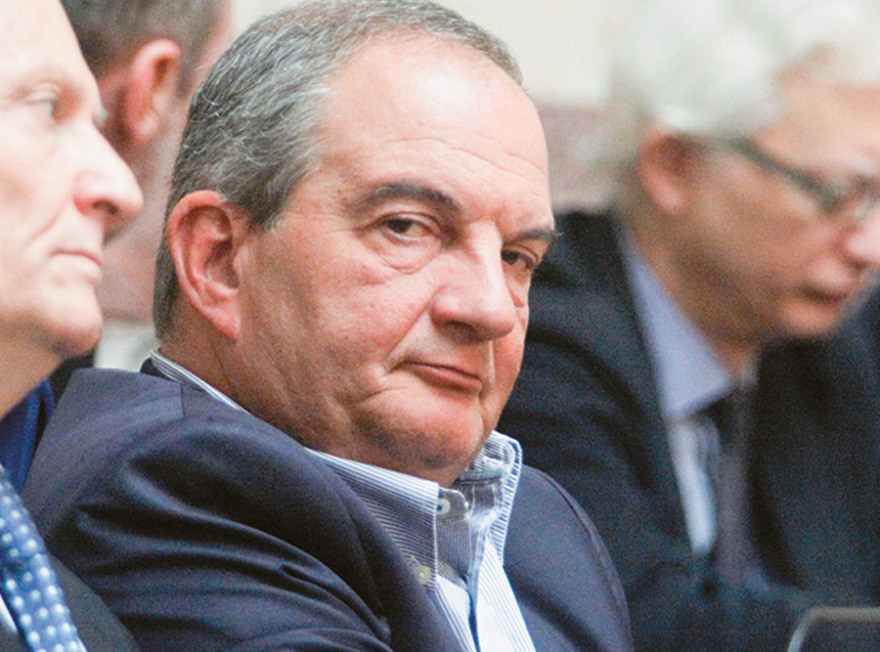 Η «Πυθία»… σκότωσε τον Καραμανλή - Αρχίζει η δίκη