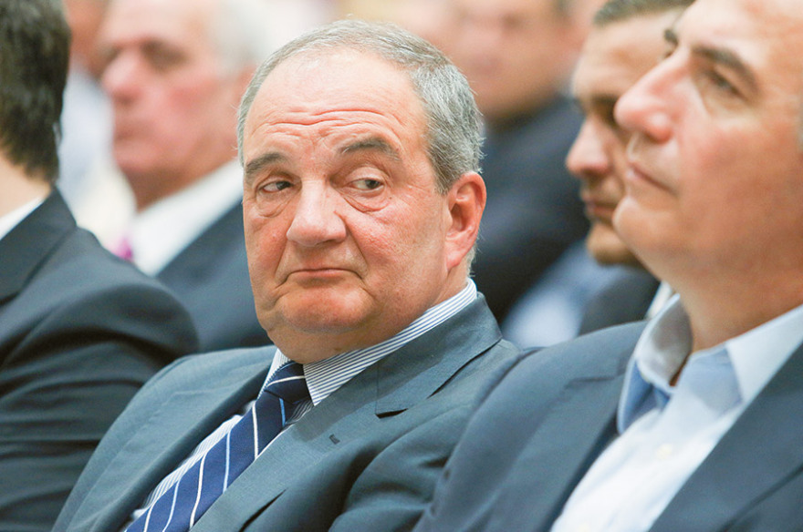 Η «Πυθία»… σκότωσε τον Καραμανλή - Αρχίζει η δίκη