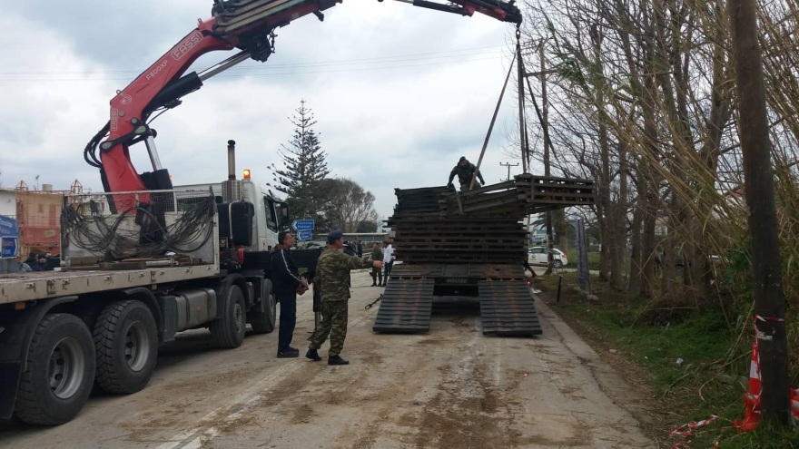 Κρήτη: Στήθηκαν οι δύο πρώτες γέφυρες του στρατού στα Χανιά 