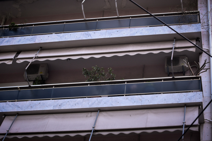 Νεκρή η γυναίκα που έπεσε από μπαλκόνι στο Παγκράτι
