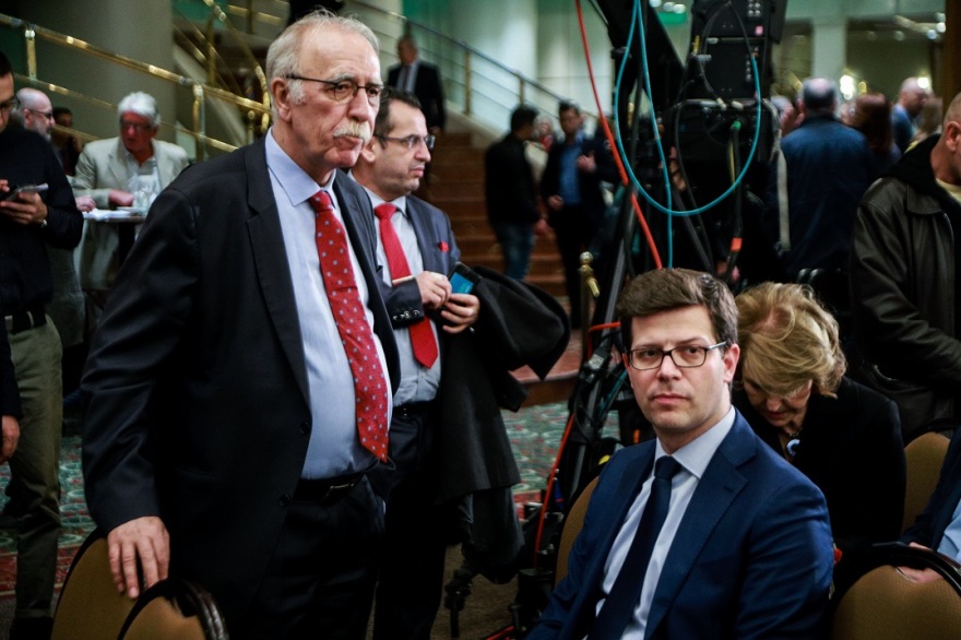 Μεγάλες προσωπικότητες στη... διεύρυνση του Τσίπρα