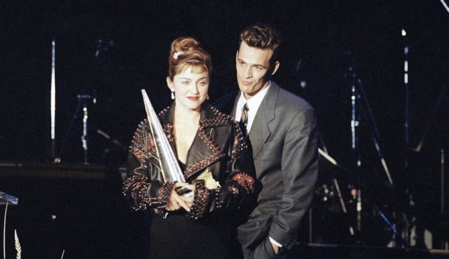 Όταν η Μαντόνα είχε φιλήσει με πάθος στο στόμα τον Λουκ Πέρι