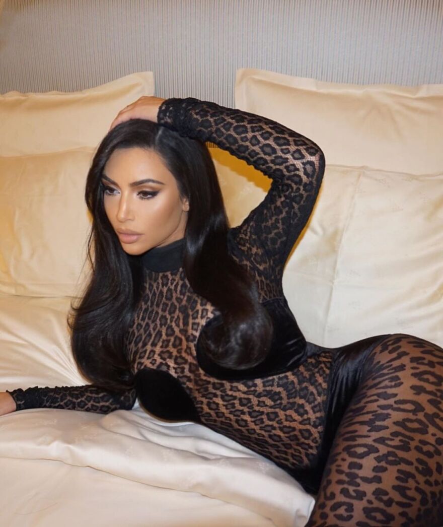 Η Kim Kardashian φόρεσε ένα ολόσωμο λεοπάρ και έκρυψε μόνο τα απαραίτητα