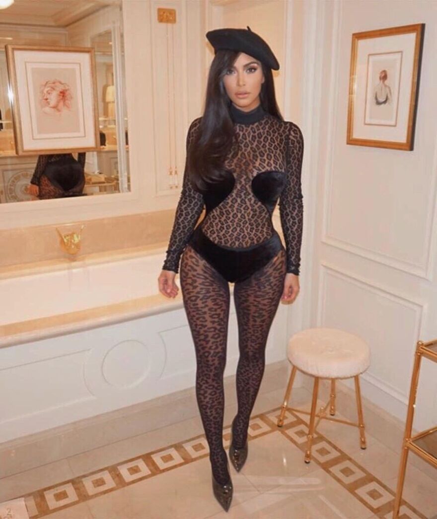 Η Kim Kardashian φόρεσε ένα ολόσωμο λεοπάρ και έκρυψε μόνο τα απαραίτητα