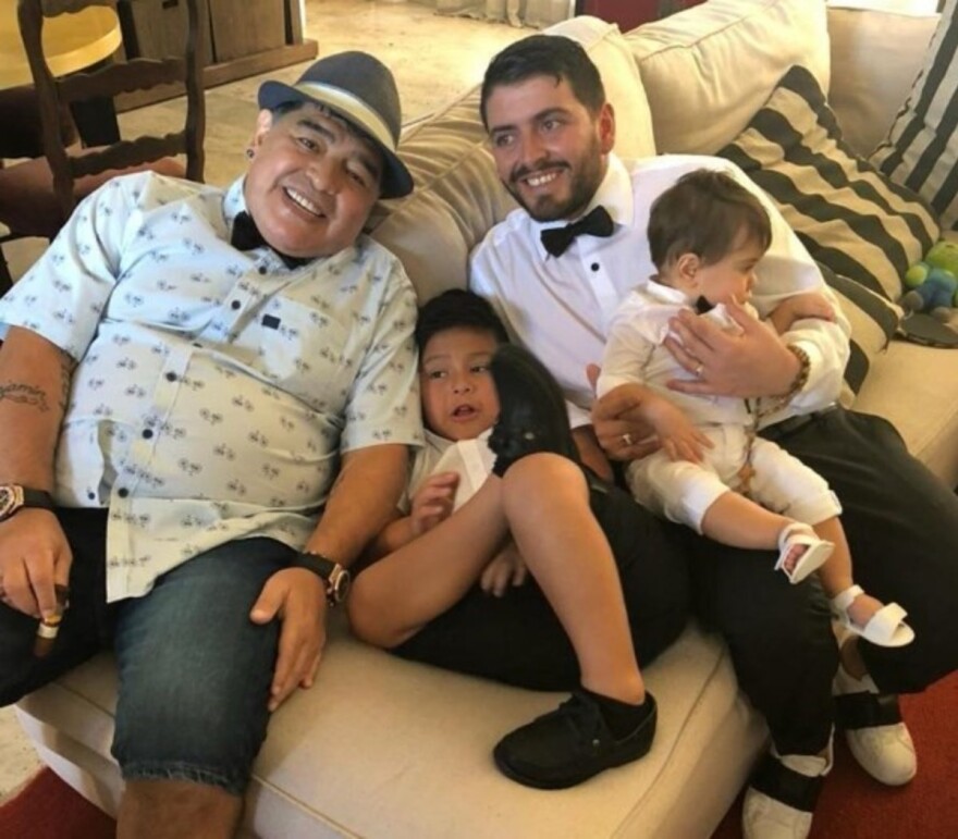 Ο Ντιέγκο Μαραντόνα αναγνώρισε τρία ακόμη παιδιά του!