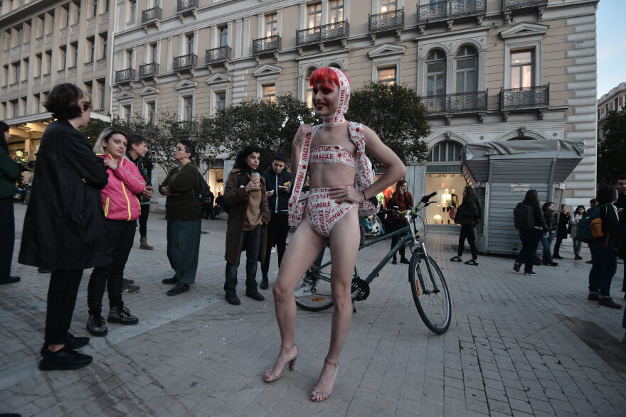 Φεμινιστική πορεία στο κέντρο της Αθήνας για την Ημέρα της Γυναίκας