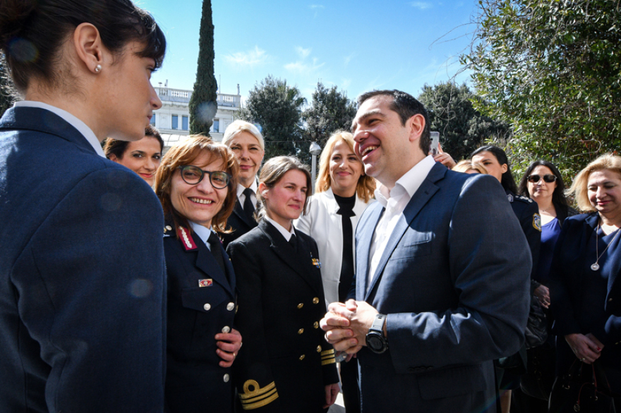 Με γυναίκες γέμισε το Μέγαρο Μαξίμου 