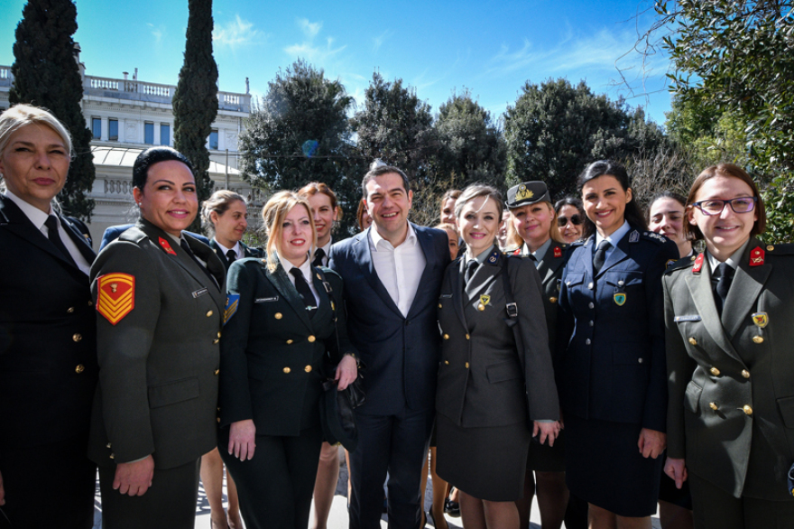 Με γυναίκες γέμισε το Μέγαρο Μαξίμου 