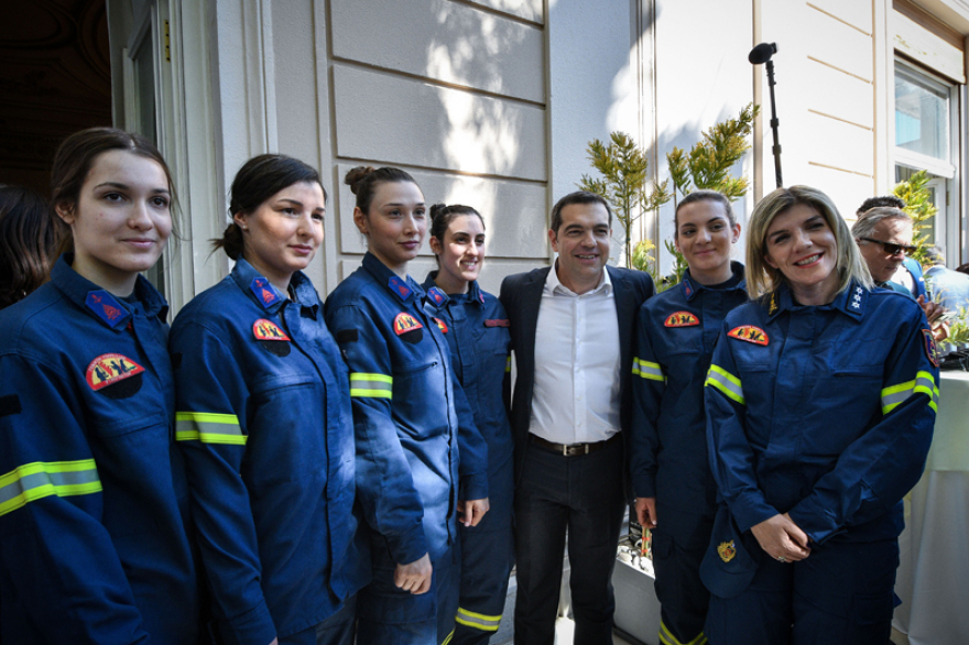 Με γυναίκες γέμισε το Μέγαρο Μαξίμου 