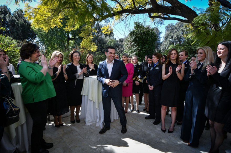 Με γυναίκες γέμισε το Μέγαρο Μαξίμου 