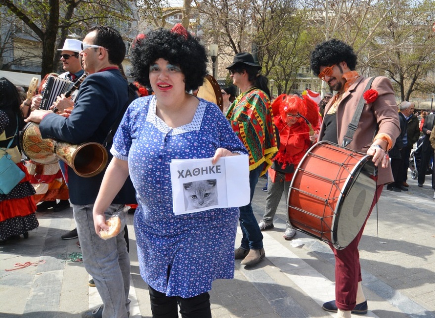 Φωτογραφίες: Με «μπουλούκια» και παραδοσιακούς χορούς γιόρτασε η Λάρισα την Αποκριά