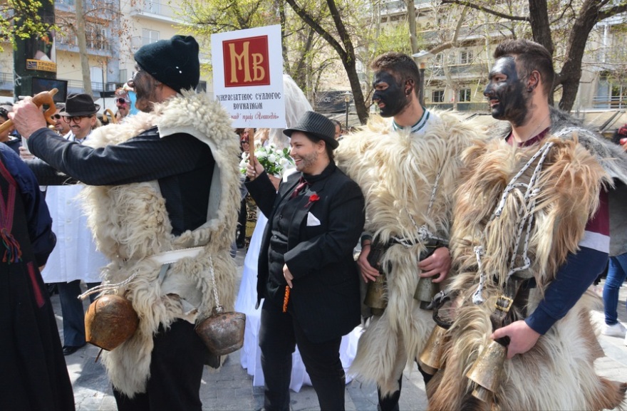 Φωτογραφίες: Με «μπουλούκια» και παραδοσιακούς χορούς γιόρτασε η Λάρισα την Αποκριά